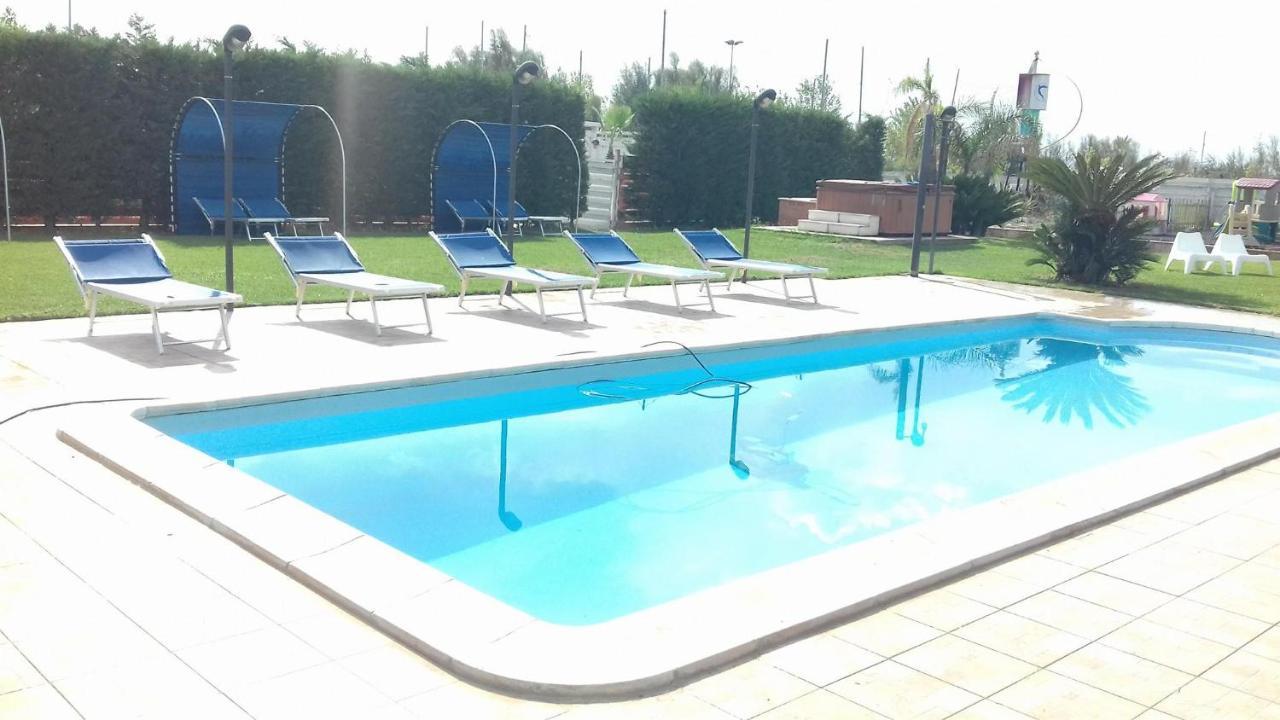 Hotel Oasi Degli Angeli Zapponeta Exterior foto